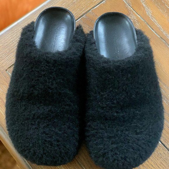 Jenni Kayne Black Fuzzy Mules - Picture 1 of 6